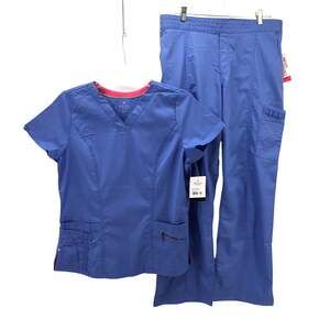 Beyond Scrubs Matching Set NWT- Large Ceil Blue V neck Top & Cargo Pants Nursing